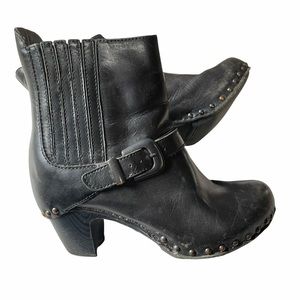 Black leather Dansko ankle boots.  Size 36.